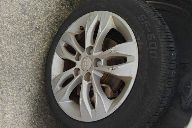 Used Geely Auto Emgrand 2015 Sedan 1.5L CVT Upward Version Right Front Wheel Hub