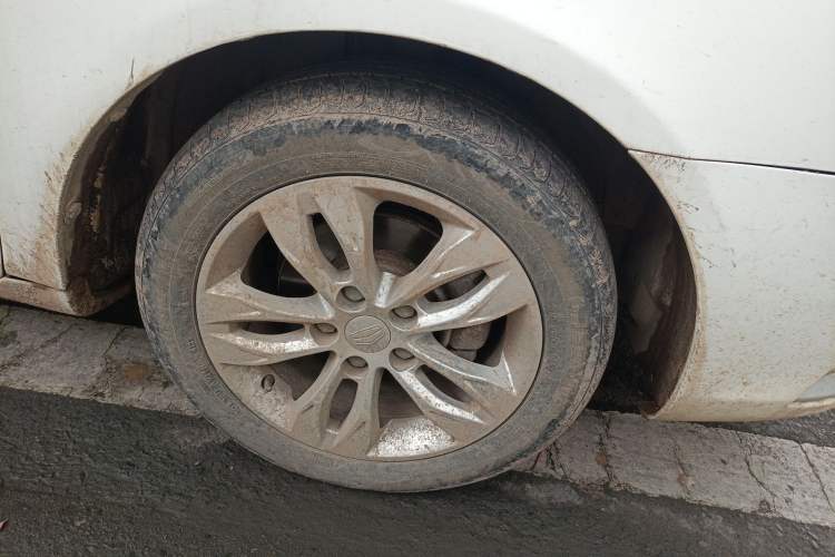 Used Geely Auto Emgrand 2015 Sedan 1.5L Manual - Top Trim Level Right Front Wheel Hub