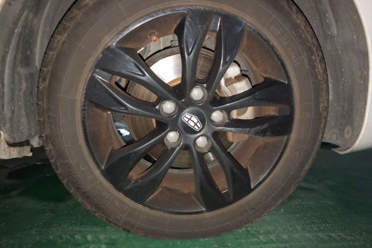 Used Geely Auto Emgrand 2015 Sedan 1.5L CVT Upward Version Right Front Wheel Hub