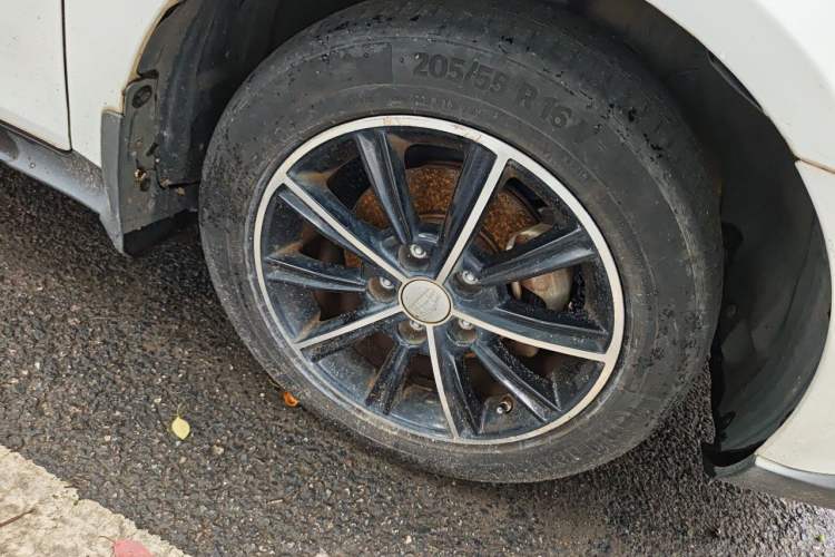 Used Geely Auto Emgrand 2015 Hatchback RS 1.3T CVT Top-Tier Version Right Front Wheel Hub