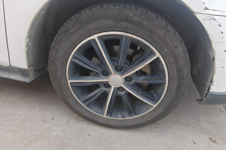Used Geely Auto Emgrand 2015 Hatchback RS 1.5L Manual - Top Trim Level Right Front Wheel Hub