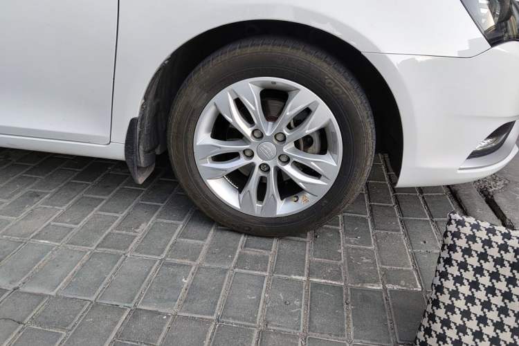 Used Geely Auto Emgrand 2015 Sedan 1.5L Manual - Top Trim Level Right Front Wheel Hub
