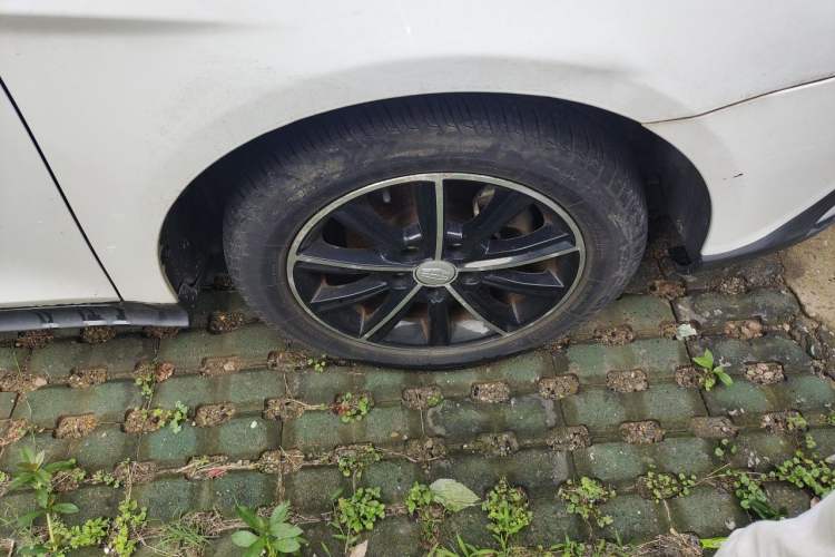 Used Geely Auto Emgrand 2015 Hatchback RS 1.3T CVT Top-Tier Version Right Front Wheel Hub