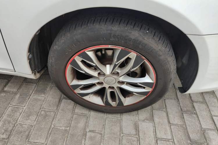 Used Geely Auto Emgrand 2015 Sedan 1.5L Manual - Top Trim Level Right Front Wheel Hub