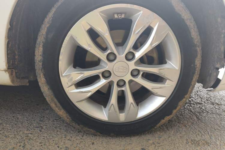 Used Geely Auto Emgrand 2015 Sedan 1.3T CVT Upward Edition Right Front Wheel Hub