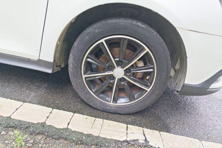 Used Geely Auto Emgrand 2015 Hatchback RS 1.5L Manual - Top Trim Level Right Front Wheel Hub