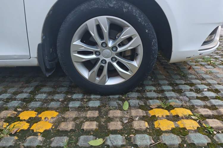Used Geely Auto Emgrand 2015 Sedan 1.5L Manual - Top Trim Level Right Front Wheel Hub