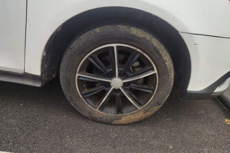 Used Geely Auto Emgrand 2015 Hatchback RS 1.5L Manual - Top Trim Level Right Front Wheel Hub