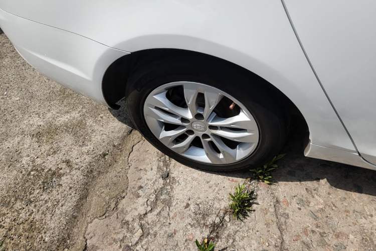 Used Geely Auto Emgrand 2015 Sedan 1.5L Manual - Top Trim Level Right Rear Wheel Hub