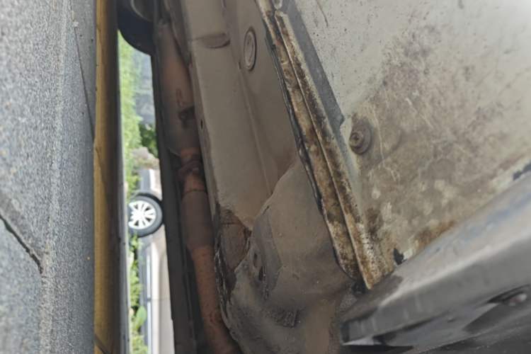 Used Geely Auto Emgrand 2015 Sedan 1.5L Manual - Top Trim Level Right Side Sill