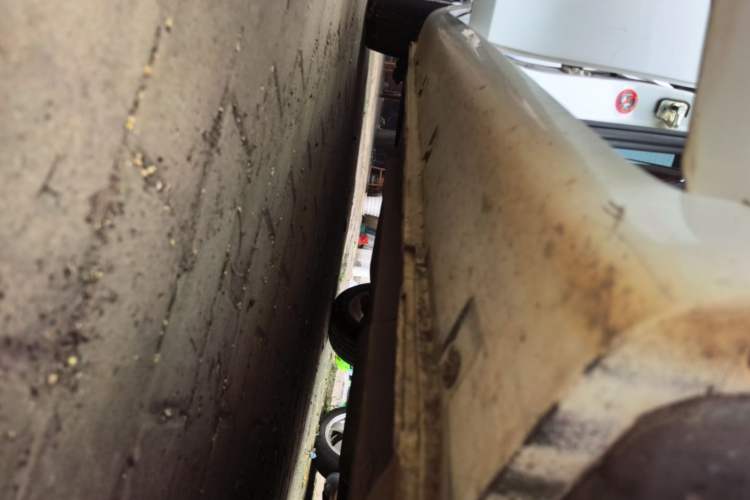 Used Geely Auto Emgrand 2015 Sedan 1.5L CVT Upward Version Right Side Sill