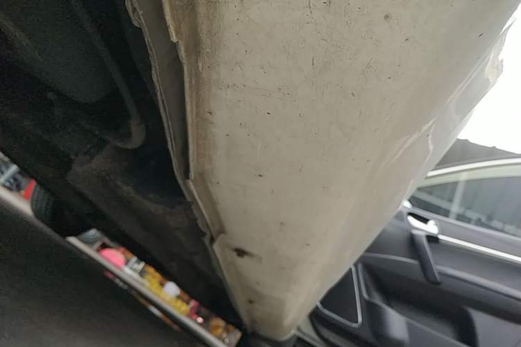 Used Geely Auto Emgrand 2015 Sedan 1.5L Manual - Top Trim Level Right Side Sill