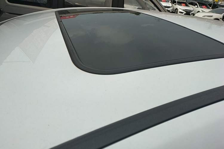 Used Geely Auto Emgrand 2015 Sedan 1.5L Manual - Top Trim Level Roof