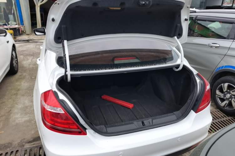 Used Geely Auto Emgrand 2015 Sedan 1.5L CVT Upward Version Trunk