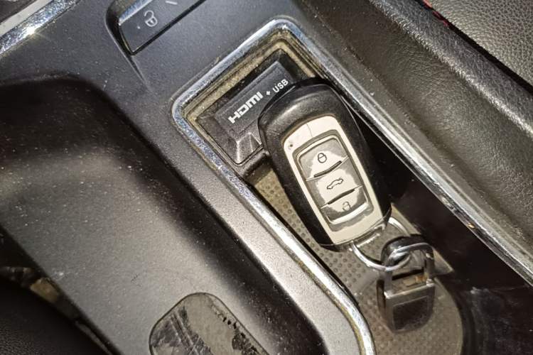Used Geely Auto Emgrand 2015 Sedan 1.5L CVT Upward Version Vehicle Key