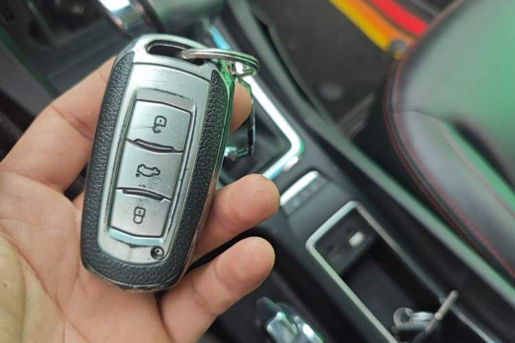 Used Geely Auto Emgrand 2015 Sedan 1.5L CVT Upward Version Vehicle Key