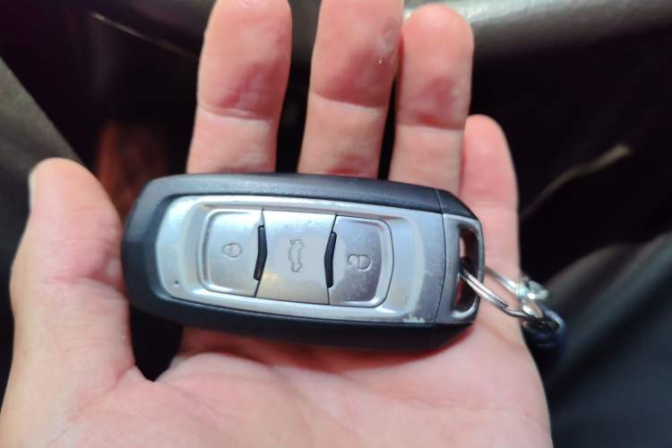 Used Geely Auto Emgrand 2015 Sedan 1.5L Manual - Top Trim Level Vehicle Key
