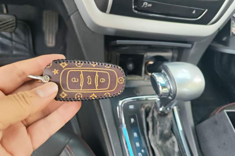 Used Geely Auto Emgrand 2015 Sedan 1.5L CVT Upward Version Vehicle Key