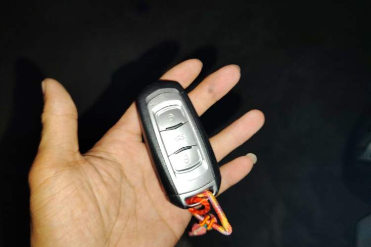 Used Geely Auto Emgrand 2015 Sedan 1.5L CVT Upward Version Vehicle Key