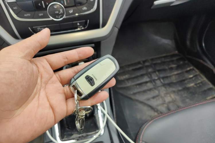 Used Geely Auto Emgrand 2015 Sedan 1.3T Manual Upward Edition Vehicle Key