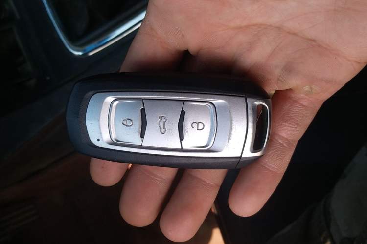 Used Geely Auto Emgrand 2015 Sedan 1.5L Manual - Top Trim Level Vehicle Key