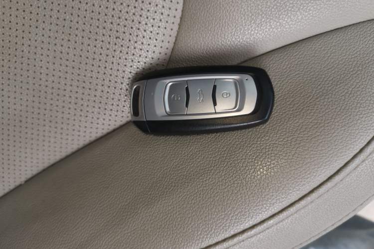 Used Geely Auto Emgrand 2015 Sedan 1.5L Manual - Top Trim Level Vehicle Key