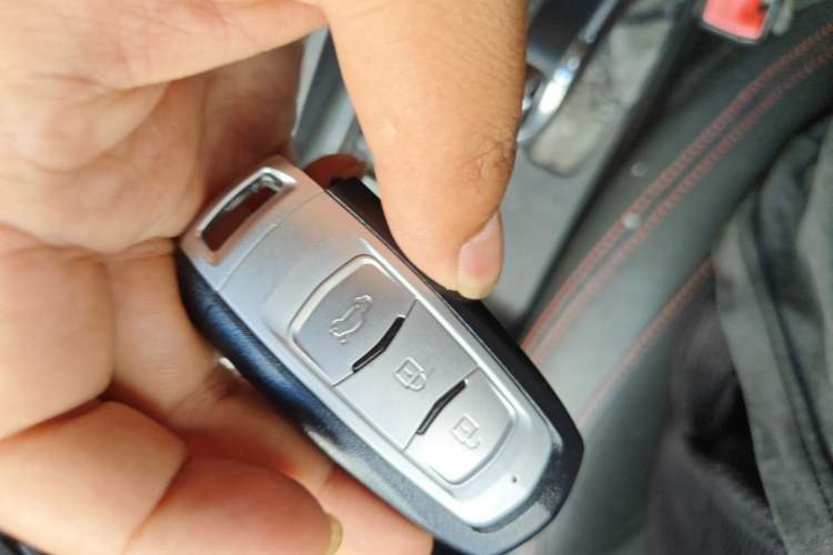Used Geely Auto Emgrand 2015 Sedan 1.5L CVT Upward Version Vehicle Key
