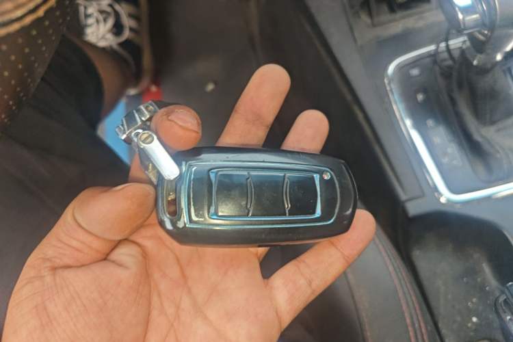 Used Geely Auto Emgrand 2015 Sedan 1.5L CVT Upward Version Vehicle Key