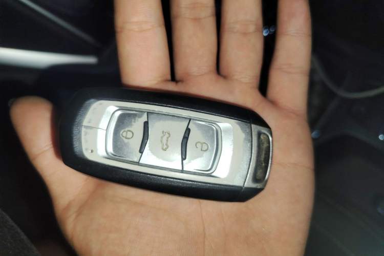 Used Geely Auto Emgrand 2015 Hatchback RS 1.5L Manual - Top Trim Level Vehicle Key
