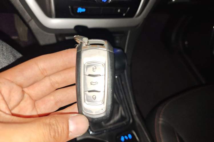 Used Geely Auto Emgrand 2015 Sedan 1.5L CVT Upward Version Vehicle Key