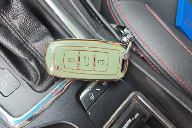 Used Geely Auto Emgrand 2015 Sedan 1.5L CVT Upward Version Vehicle Key