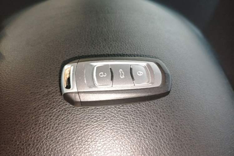 Used Geely Auto Emgrand 2015 Sedan 1.5L CVT Upward Version Vehicle Key