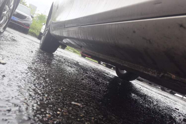 Used Geely Auto Emgrand 2015 Sedan 1.5L Manual - Top Trim Level Chassis Front Right