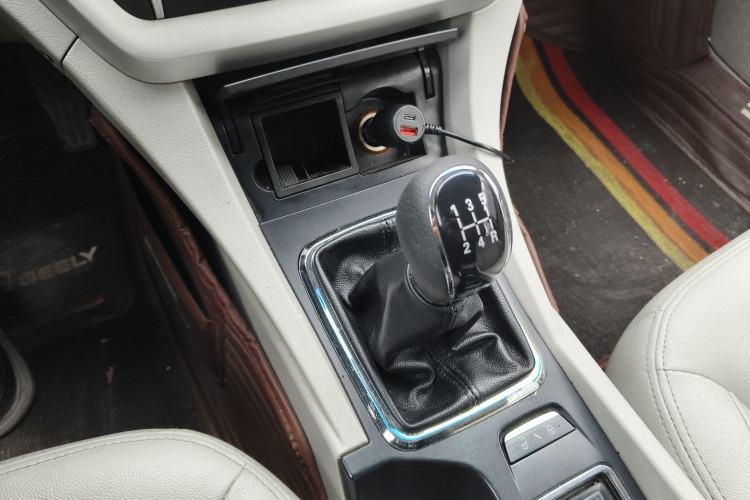 Used Geely Auto Emgrand 2015 Sedan 1.5L Manual - Top Trim Level Gear Lever