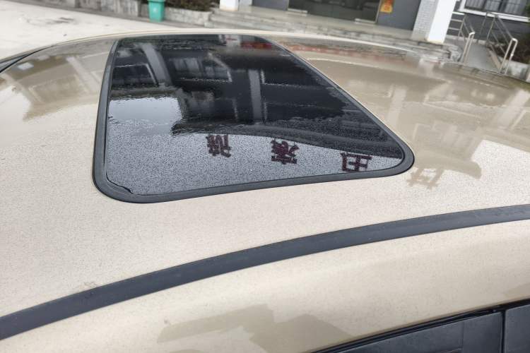 Used Geely Auto Emgrand 2015 Sedan 1.5L Manual - Top Trim Level Roof
