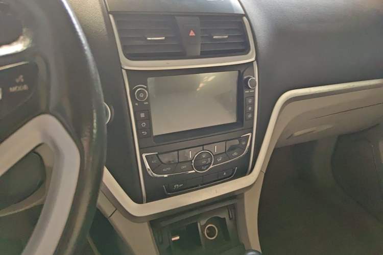 Used Geely Auto Emgrand 2016 Sedan 1.5L Manual Luxury Model Audio And AC Panel