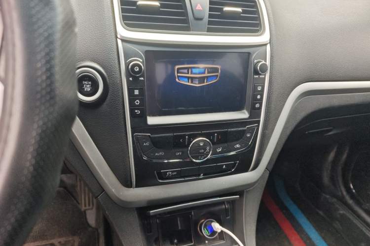 Used Geely Auto Emgrand 2016 Sedan 1.5L Manual Upward Edition Audio And AC Panel