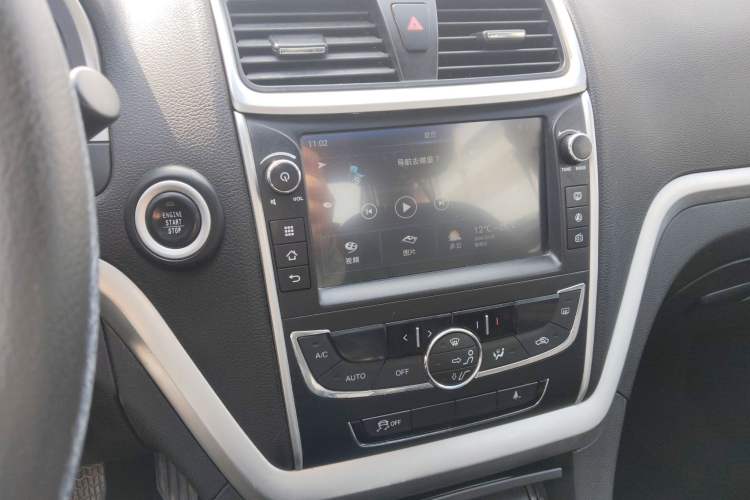 Used Geely Auto Emgrand 2016 Sedan 1.5L Manual Upward Edition Audio And AC Panel