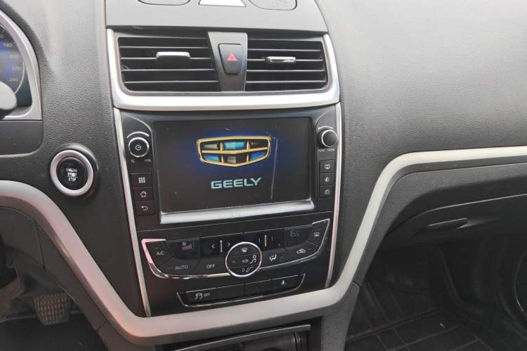 Used Geely Auto Emgrand 2016 Sedan 1.5L Manual Upward Edition Audio And AC Panel