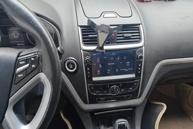 Used Geely Auto Emgrand 2016 Sedan 1.5L CVT Upward Version Audio And AC Panel