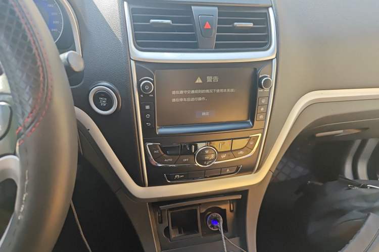 Used Geely Auto Emgrand 2016 Sedan 1.5L Manual Upward Edition Audio And AC Panel