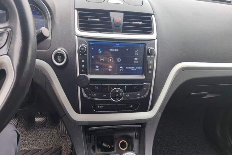 Used Geely Auto Emgrand 2016 Sedan 1.5L Manual Upward Edition Audio And AC Panel