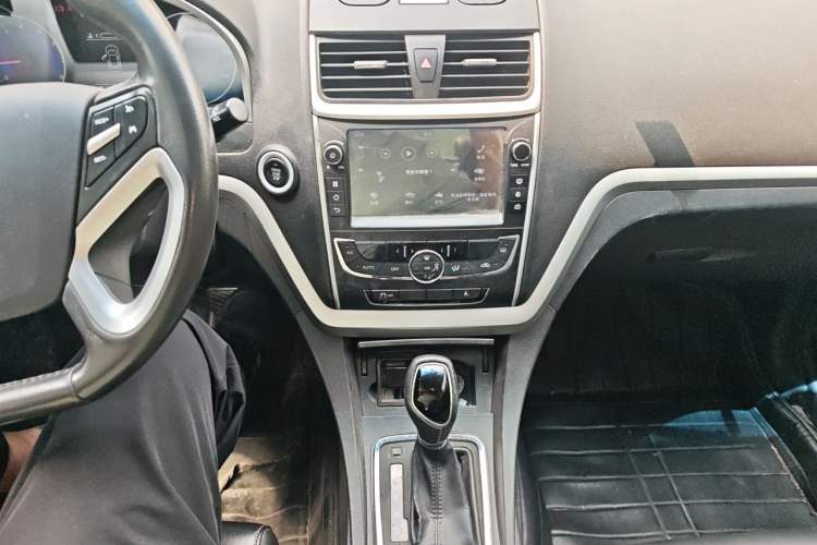 Used Geely Auto Emgrand 2016 Sedan 1.5L CVT Upward Version Audio And AC Panel