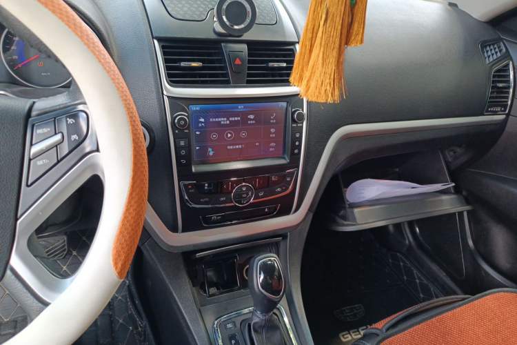 Used Geely Auto Emgrand 2016 Sedan 1.5L CVT Upward Version Audio And AC Panel