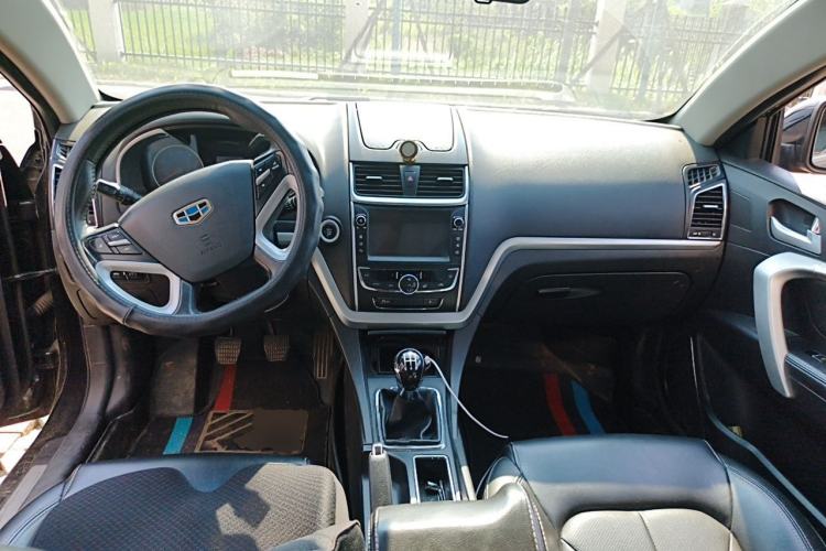 Used Geely Auto Emgrand 2016 Sedan 1.5L Manual Upward Edition Center Console
