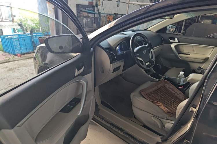 Used Geely Auto Emgrand 2016 Sedan 1.5L Manual Luxury Model Driver Seat