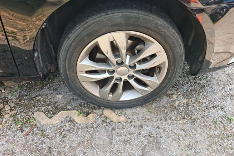 Used Geely Auto Emgrand 2016 Sedan 1.5L CVT Upward Version Exterior 1
