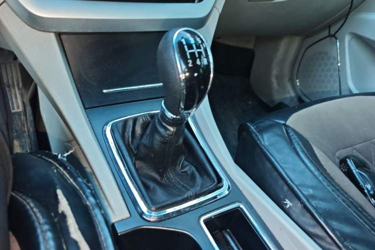 Used Geely Auto Emgrand 2016 Sedan 1.5L Manual Luxury Model Gear Lever