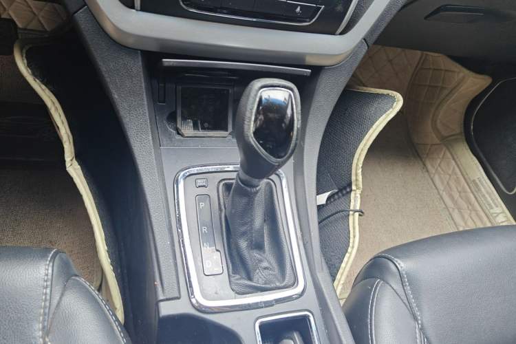 Used Geely Auto Emgrand 2016 Sedan 1.5L CVT Upward Version Gear Lever