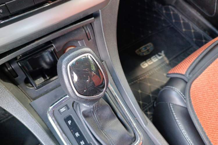 Used Geely Auto Emgrand 2016 Sedan 1.5L CVT Upward Version Gear Lever